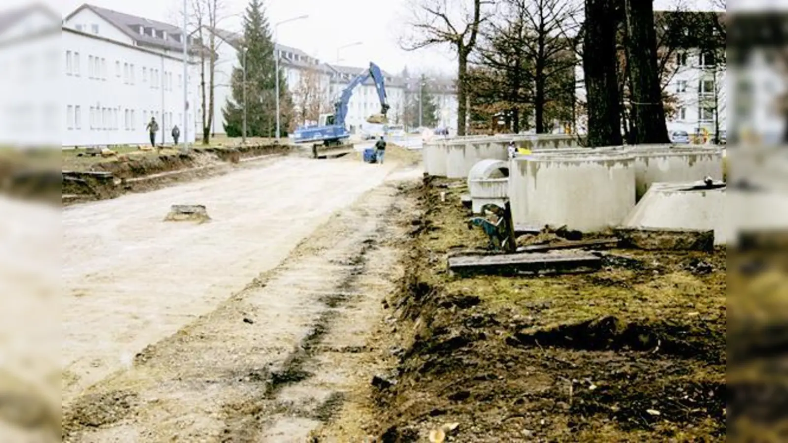 Als freudlose Kraterlandschaft präsentiert sich derzeit die Pennstraße in ihrem Abschnitt zwischen Minnewit- und Bantingstraße.   (Foto: Hettich)
