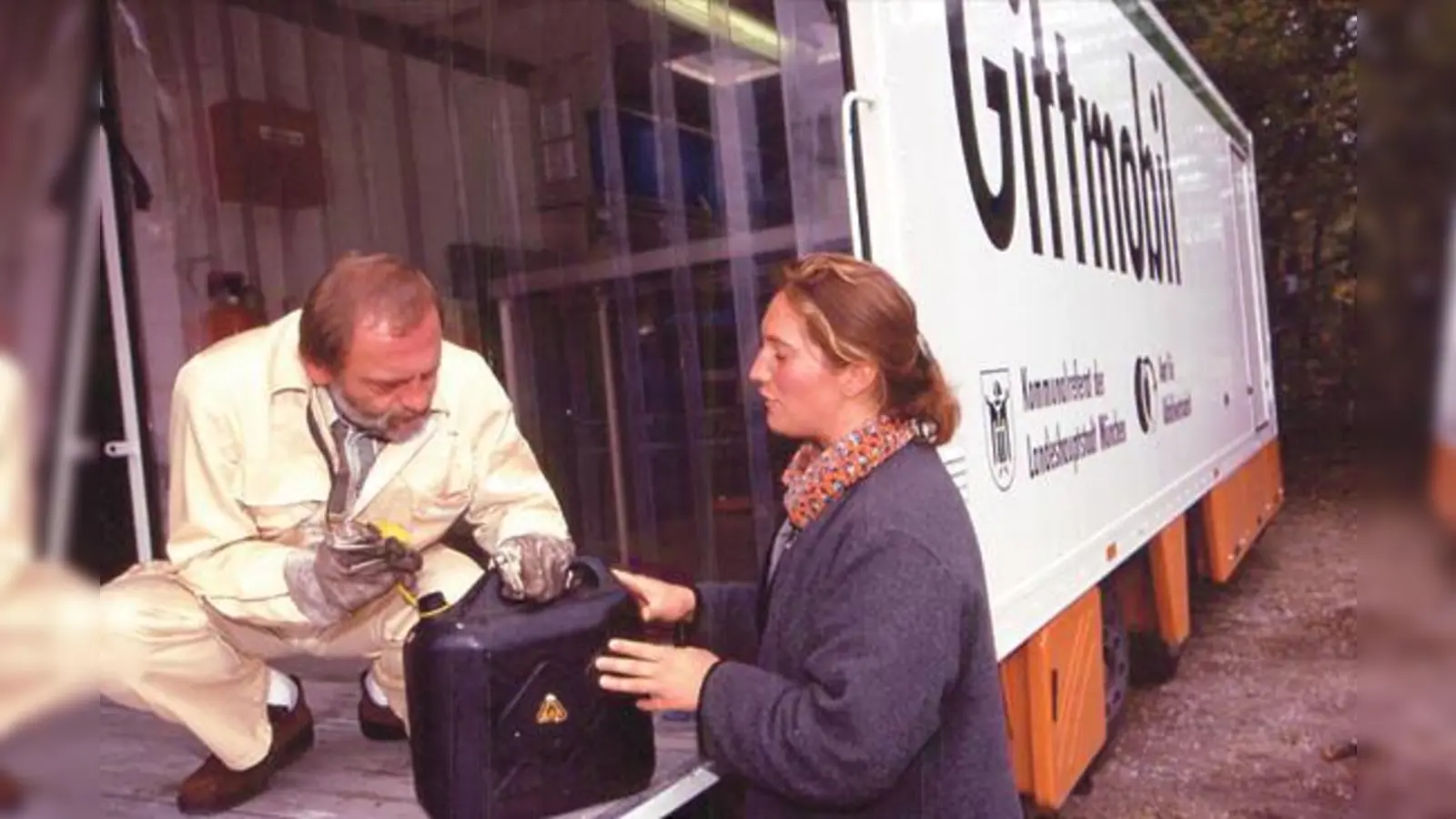 Beim Giftmobil kann man jegliche Art von Giftmüll abgeben.  (Foto: AWM München)