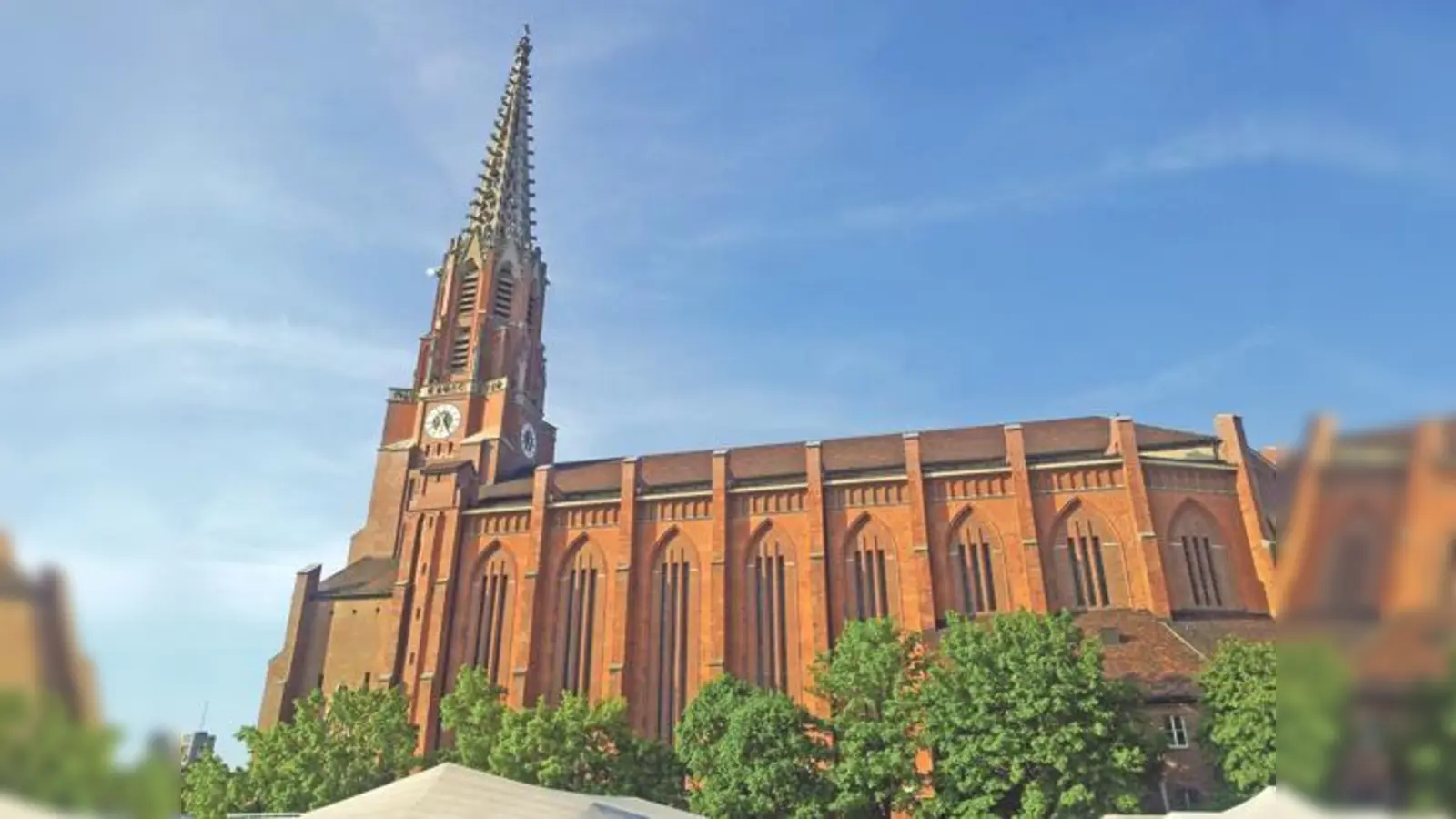 Wahrzeichen der Au seit 175 Jahren. Zum Geburtstag der Pfarrkirche gibt es ein großes Festprogramm. 	 (Foto: bs)