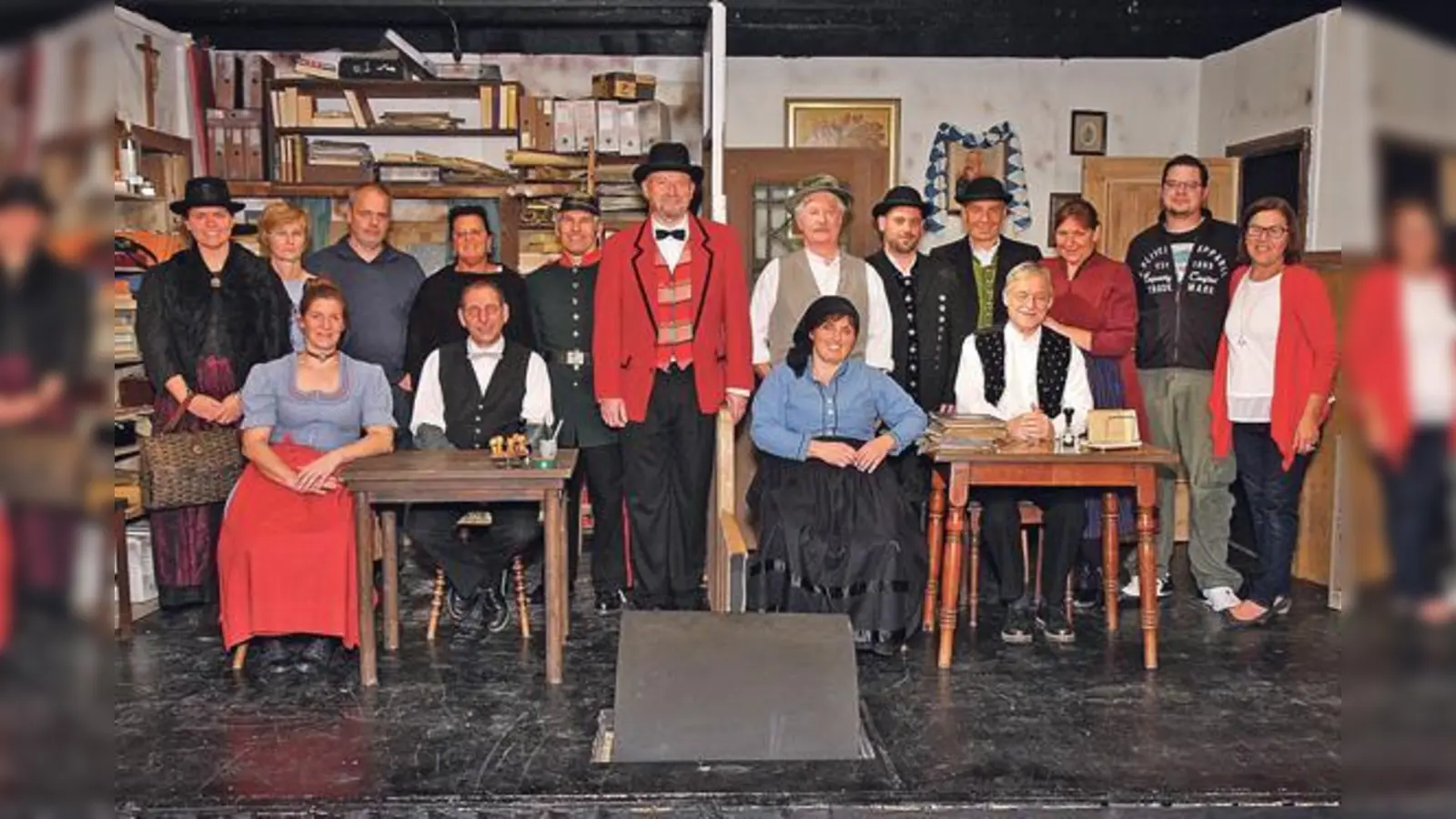 An die Erfolge mit »DWahllumpen« von Peter Landstorfer möchte die Neufahrner Laienspielgruppe anknüpfen und ist daher auf die Suche nach Theaterbegeisterten gegangen, die das Ensemble verstärken.	 (Foto: Verein)