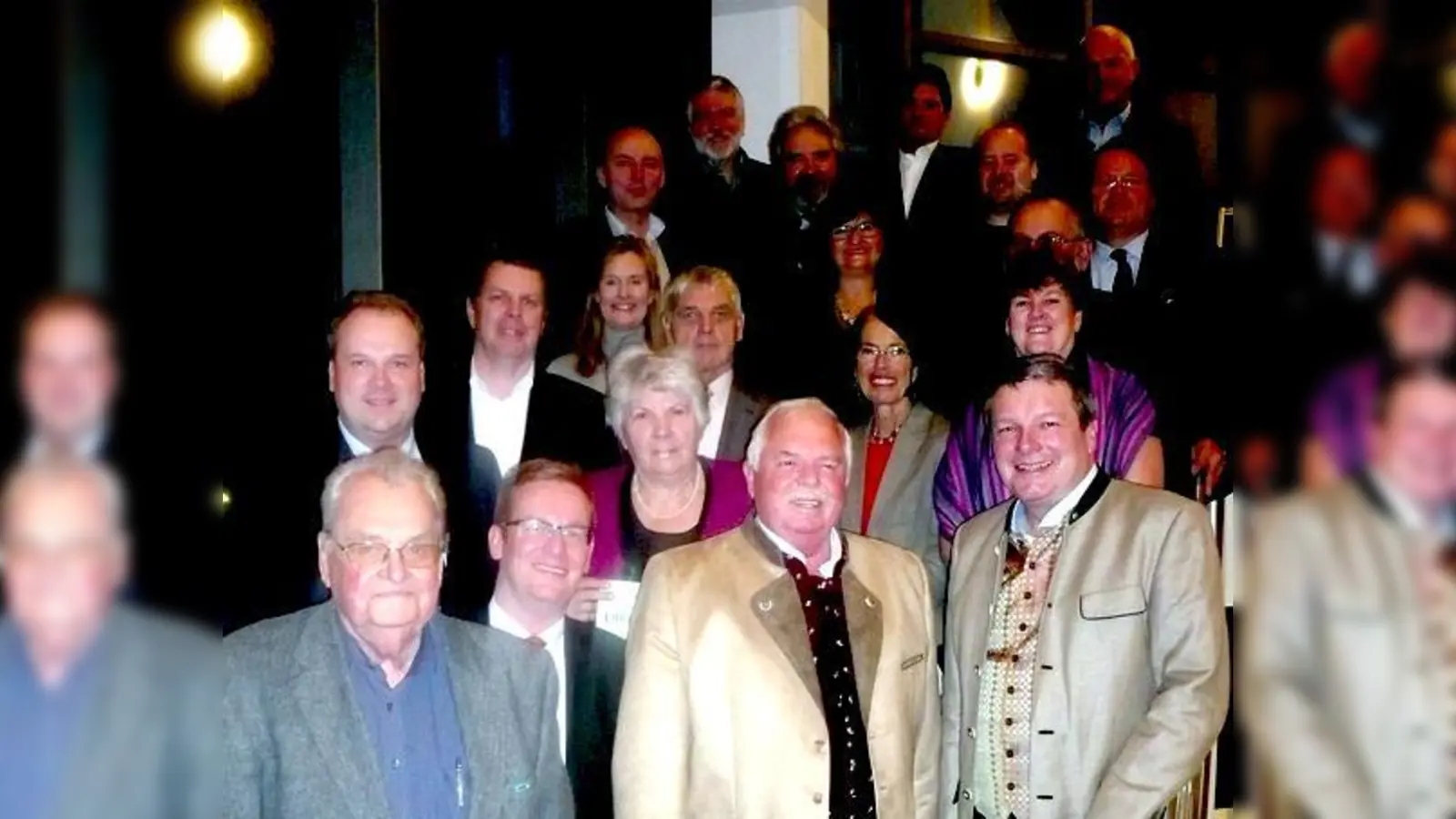 Keymer, Göbel und Weidenbusch freuen sich mit den zahlreichen Jubilaren.	 (Foto: VA)