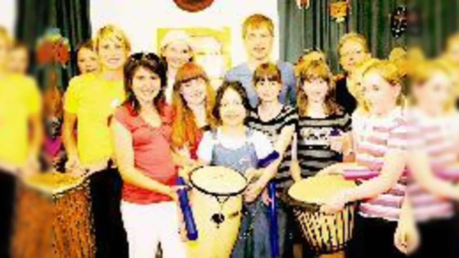 »Deads  (Foto: Comedian Michael Mittermeier besuchte am 12. Mai die Schüler der Marieluise-Fleißer-Realschule, die sich für ein Afrika-Projekt engagieren.)