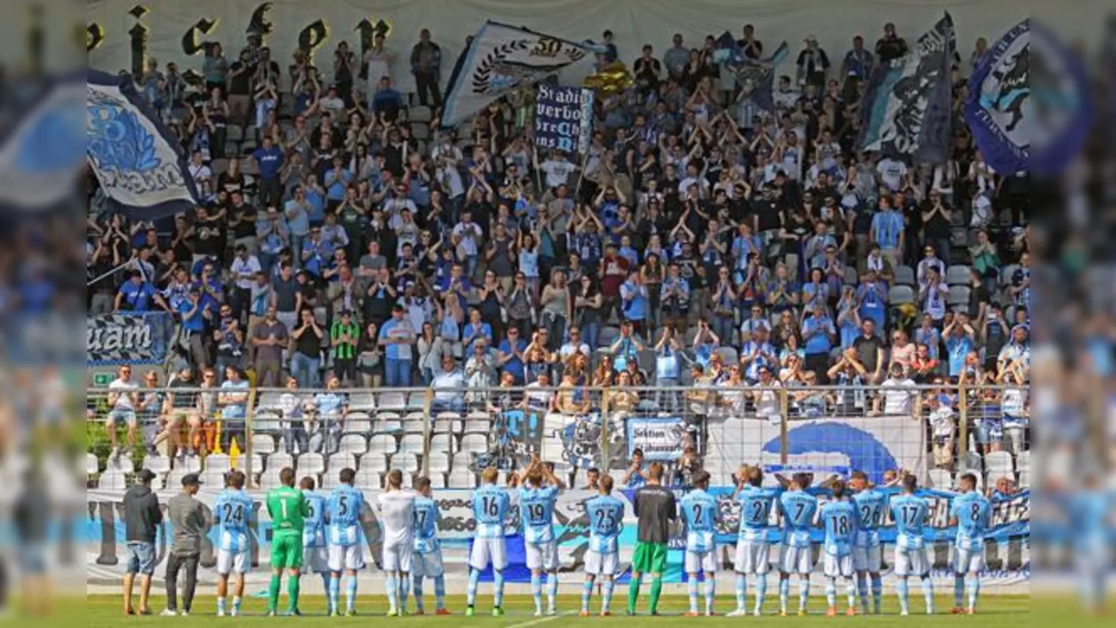 Stimmungsvoll: Stehhalle im Grünwalder Stadion.  (Foto: A. Wild)