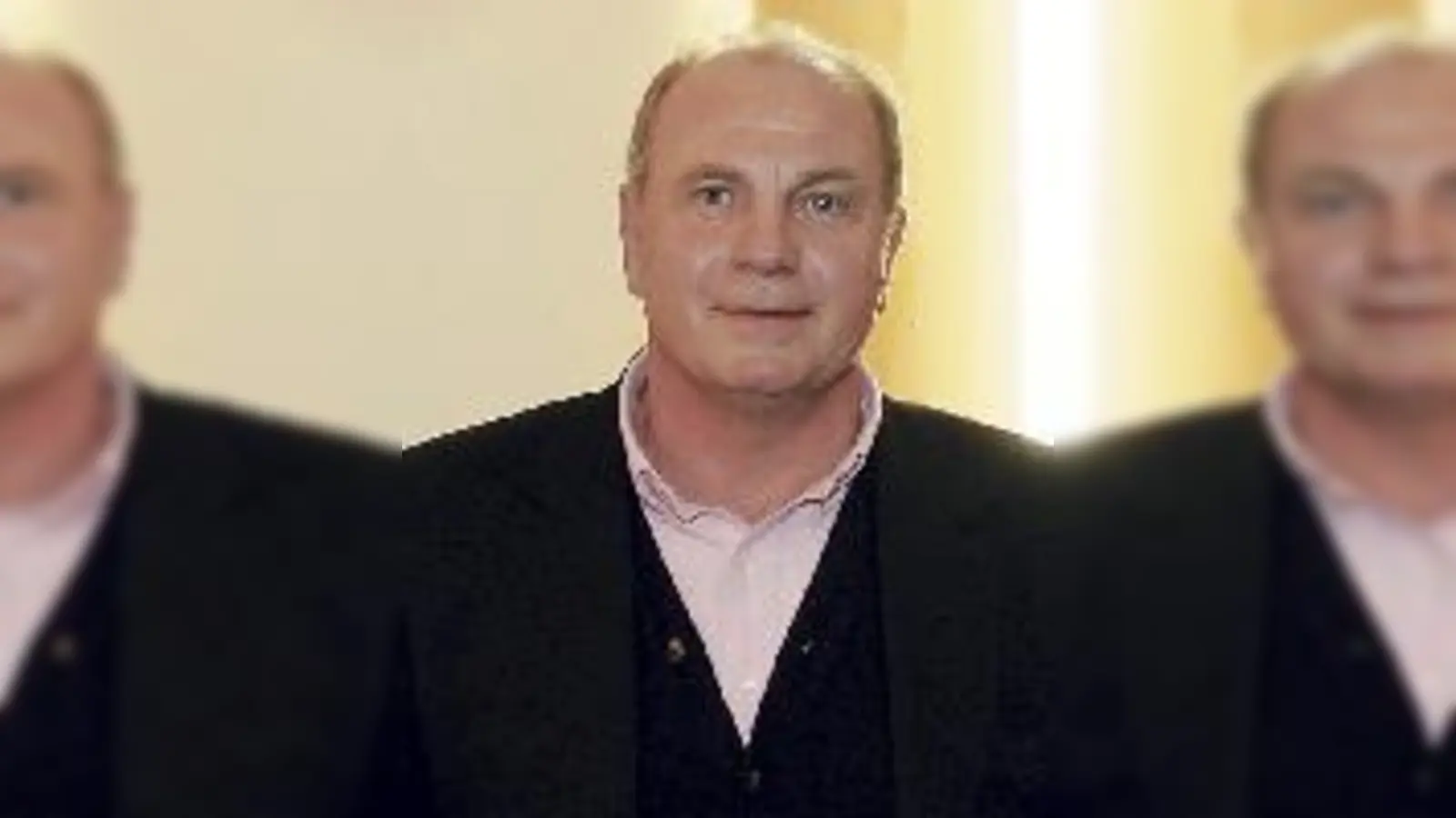 Bayern-Manager Uli Hoeneß zieht über die Absage der Berlin-Gala und die weiteren Pannen bei den WM-Vorbereitungen vom Leder - und freut sich dennoch auf das »phänomenale Ereignis«.  (Foto: Archiv)