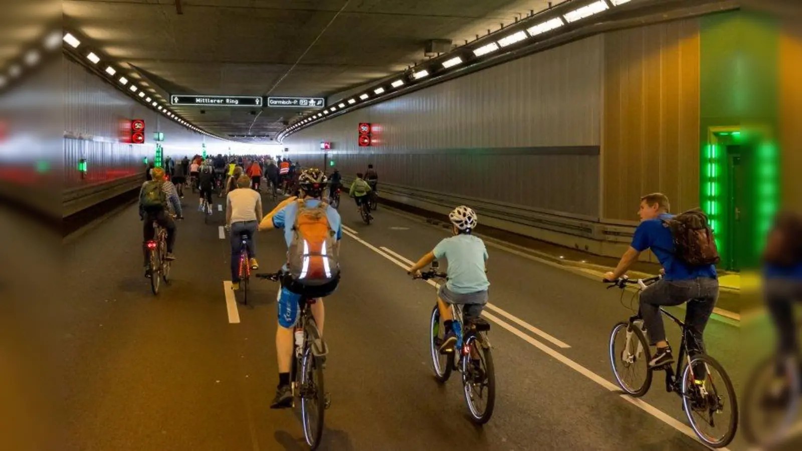 Dort wo sonst nur Autos fahren dürfen, sind am 3. September die Radler auf Tour. Auch der Luise-Kiesselbach-Tunnel wird durchfahren. (Foto: Radlhauptstadt München/ Fabian Norden)