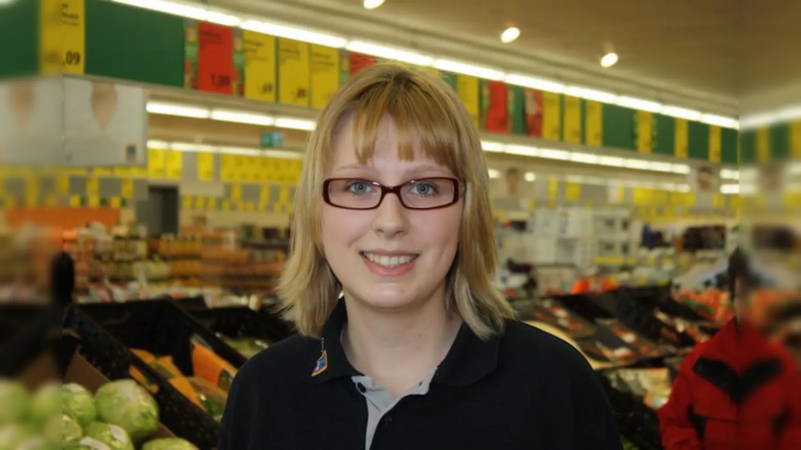 Jessica Buchta, 18 Jahre, Filiale Freising: „Wir lernen sehr viel hier. Es macht großen Spaß mit den anderen Azubis zu arbeiten. Es ist zwar auch viel Verantwortung, aber das bringt einen auch weiter. Gerade die Tatsache, dass wir alle mal Filialleiter sein durften, war ein tolles Gefühl.“ (Foto: sb)