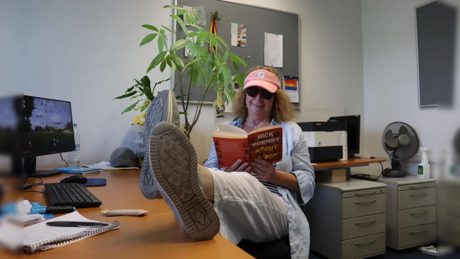 Den Alltag hinter sich lassen, einmal richtig entspannen und ein gutes Buch lesen – dafür sind Urlaub und Ferien da! Die Gemeindebüchereien bieten dazu eine Riesenauswahl an Lesestoff an, elektronisch oder auf Papier, ganz nach Lust und Laune. (Foto: mha)