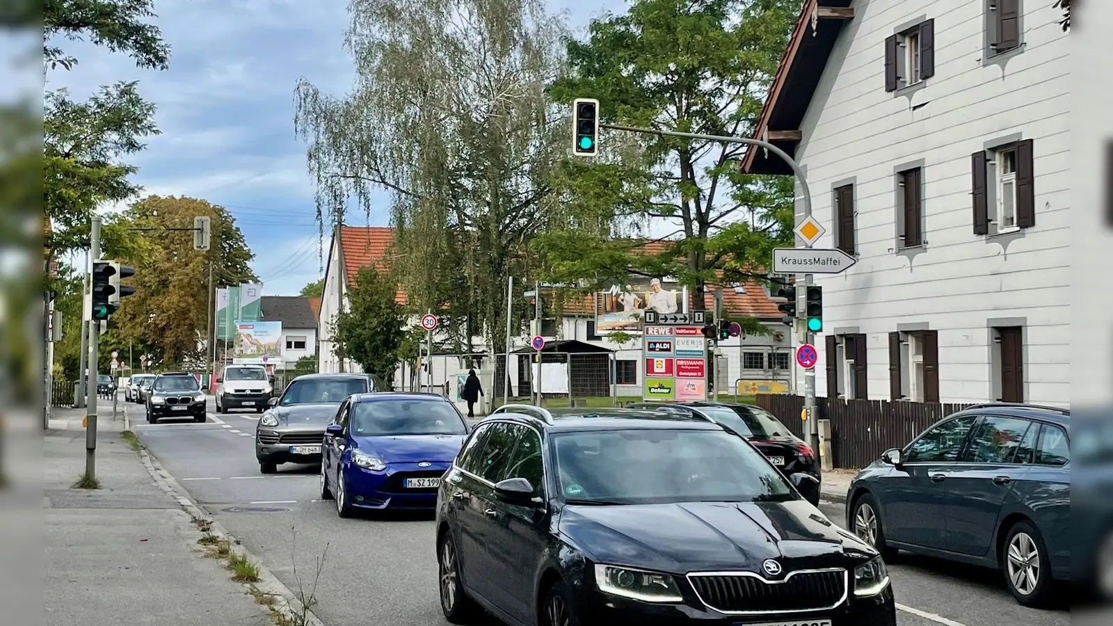 Als Nord-/ Südverbindung durch den Stadtteil ist die Eversbuschstraße stark frequentiert. Mit dem Nahmobilitätskonzept soll der Fuß- und Radverkehr gefördert werden. (Foto: bb)