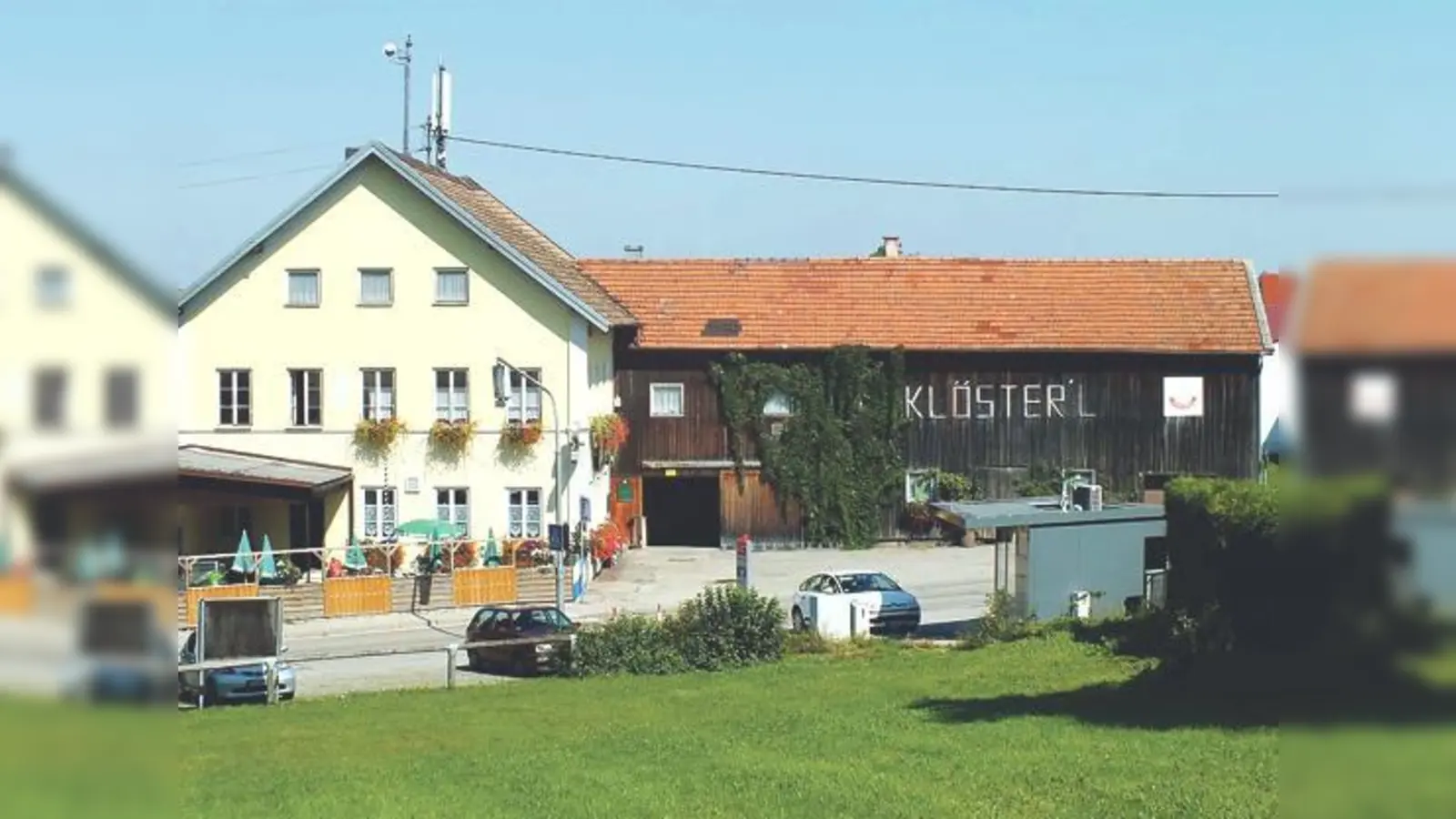 Mitten in Wörth soll ein Dorfladen gebaut werden. Der geplante Neubau wird dann auch eine Arztpraxis sowie eine Bücherei beherbergen.	 (Foto: sy)