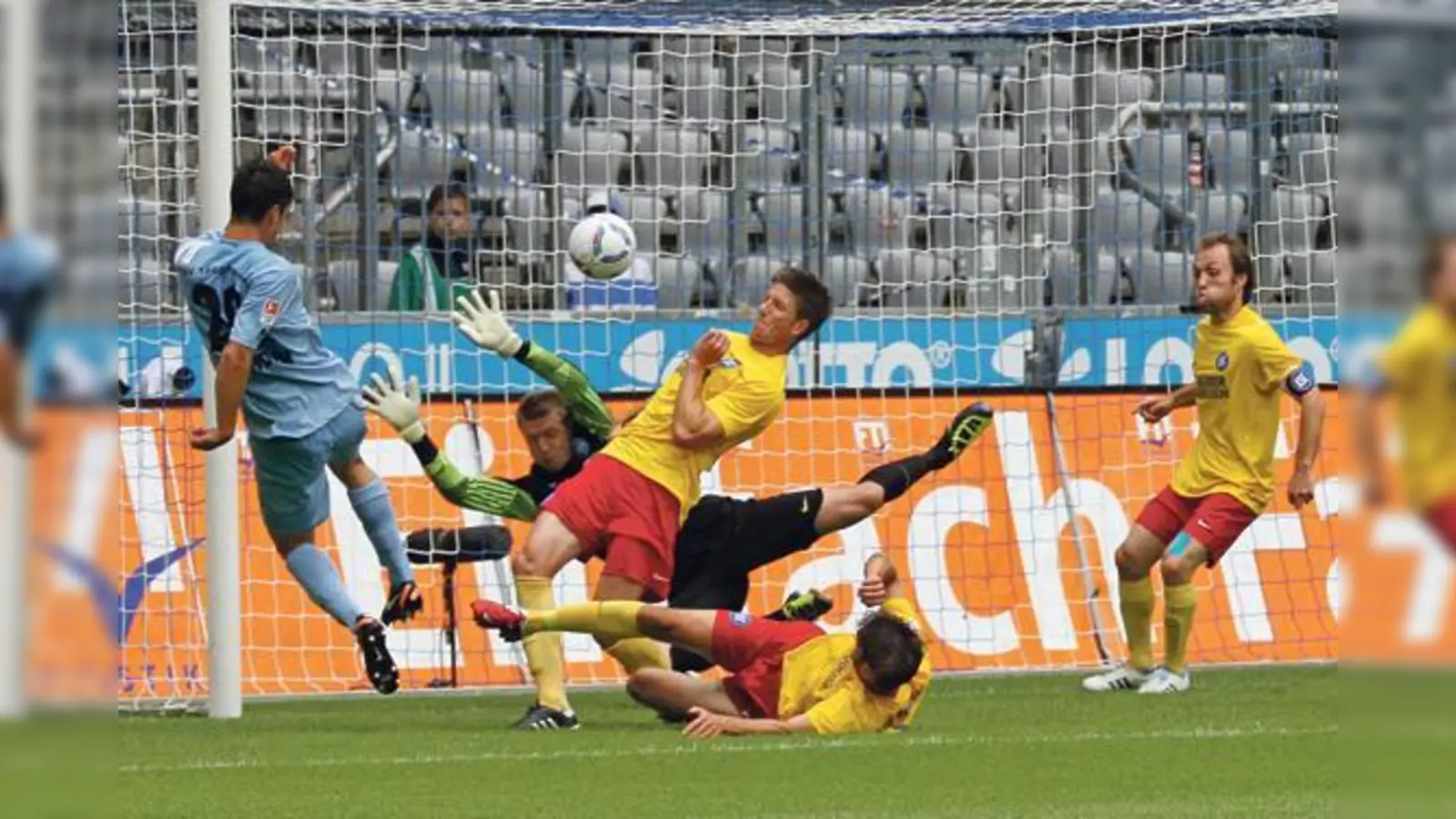 Christopher Schindler schießt das erste Heimspiel-Tor der Saison. 	 (Foto: A. Wild)