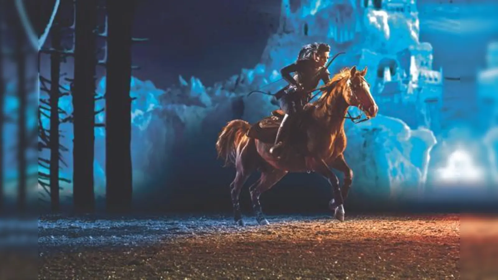 Western-Reiterin Nina Lill freut sich sehr, in dieser Saison Teil der Apassionata-Familie zu sein. Mit ihrem Pferd Jewel ist sie als »Nebeljägerin« zu sehen. Apassionata ist vom 8. bis 10. Januar zu Gast in München. 	 (Foto: Veranstalter)