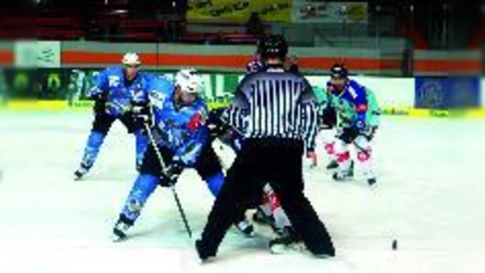 Der EHC bemüht sich - den Stich aber haben am Freitag die Moskitos aus Essen gemacht.  (F.: hh-muc)