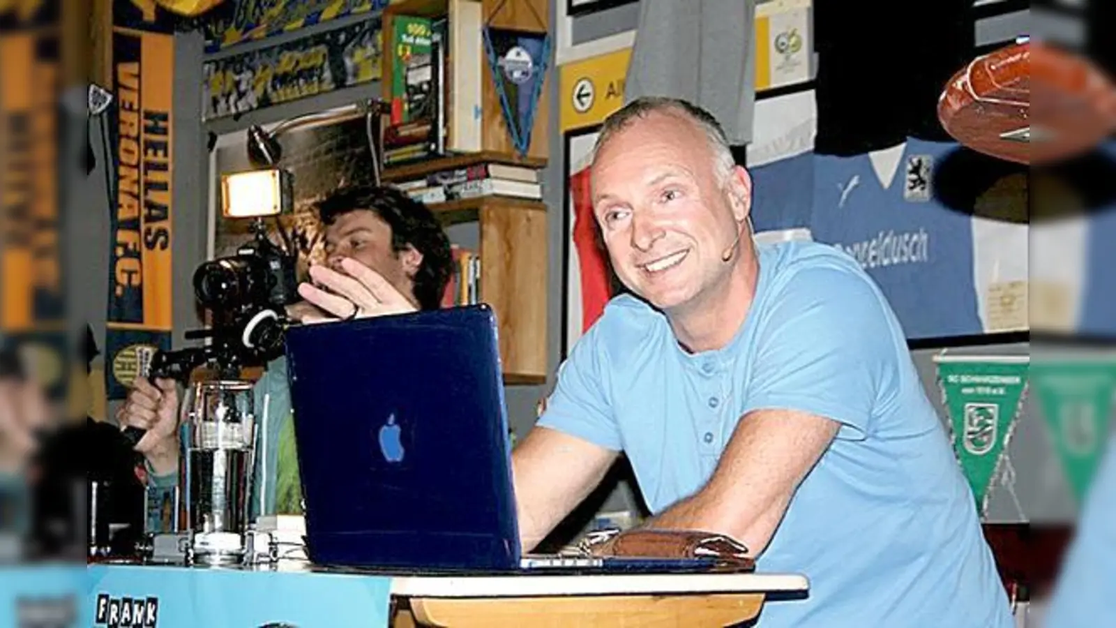 Er ist ein Unikum im deutschen Sport- und Unterhaltungsfernsehen: Frank Buschmann. 	 (Foto: Appenowitz)