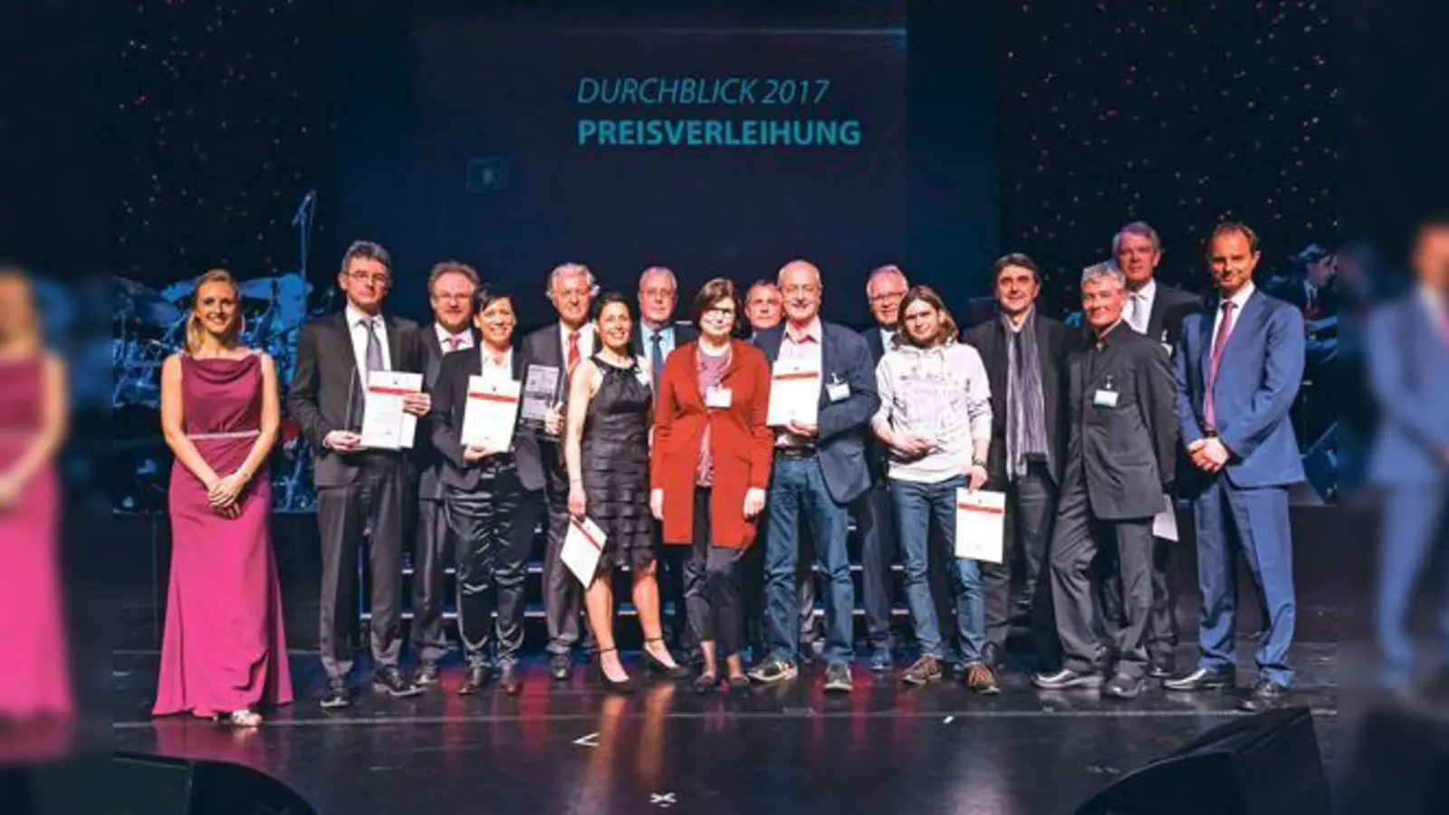 Alle »Durchblick-Preisträger«: Neben den Münchner Wochenanzeigern wurden Beiträge aus Thüringen und dem Saarland ausgezeichnet. 	 (Foto: BVDA / Bernd Brundert)