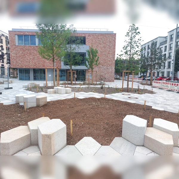 Mit der Fertigstellung des Maria-Nindl-Platzes ist das Quartier Prinz-Eugen-Park nun komplett. (Foto: bas)