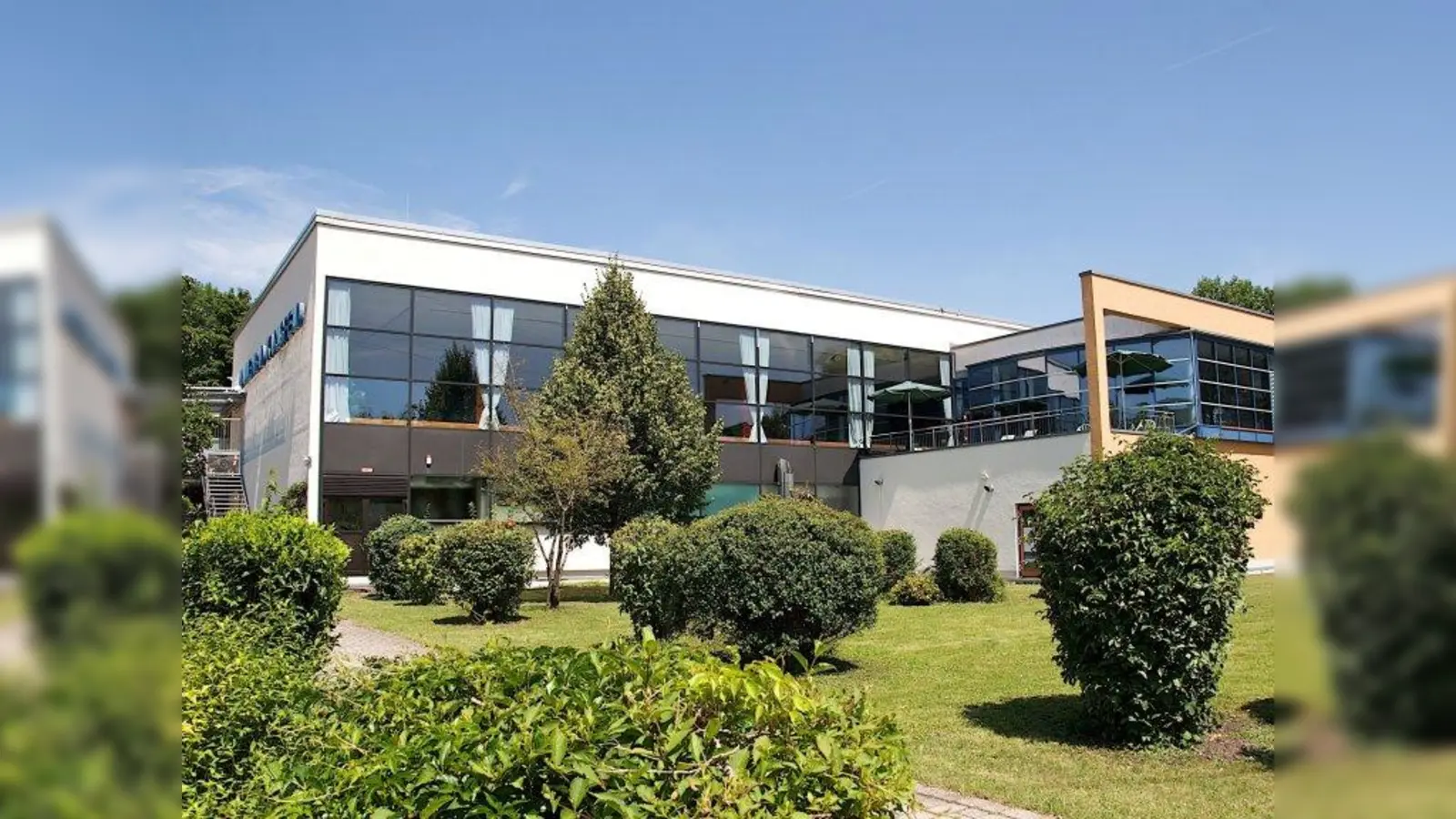 Im Hallenbad Karlsfeld können Kinder in den Osterferien Schwimmen lernen. (Foto: Karlsfeld)