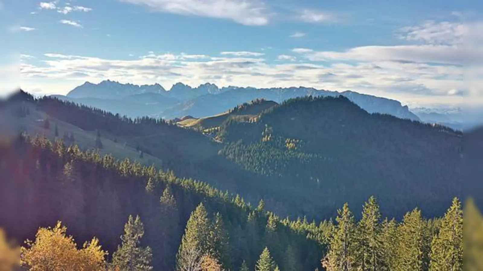 Tolle Fernsicht, bunte Wälder, angenehme Temperaturen und wunderbare Lichtverhältnisse  das alles zeichnet den Wanderherbst aus.	 (Foto: Stefan Dohl)