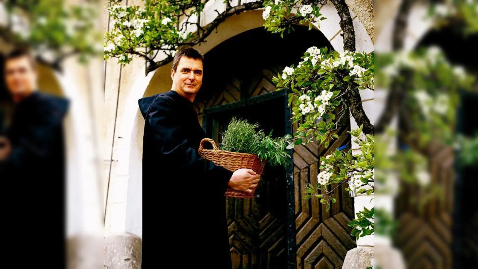 Pater Kilian Saum kommt mit zahlreichen Kräutern und praktischen Anwendungen zur VHS.   (Foto: VA)