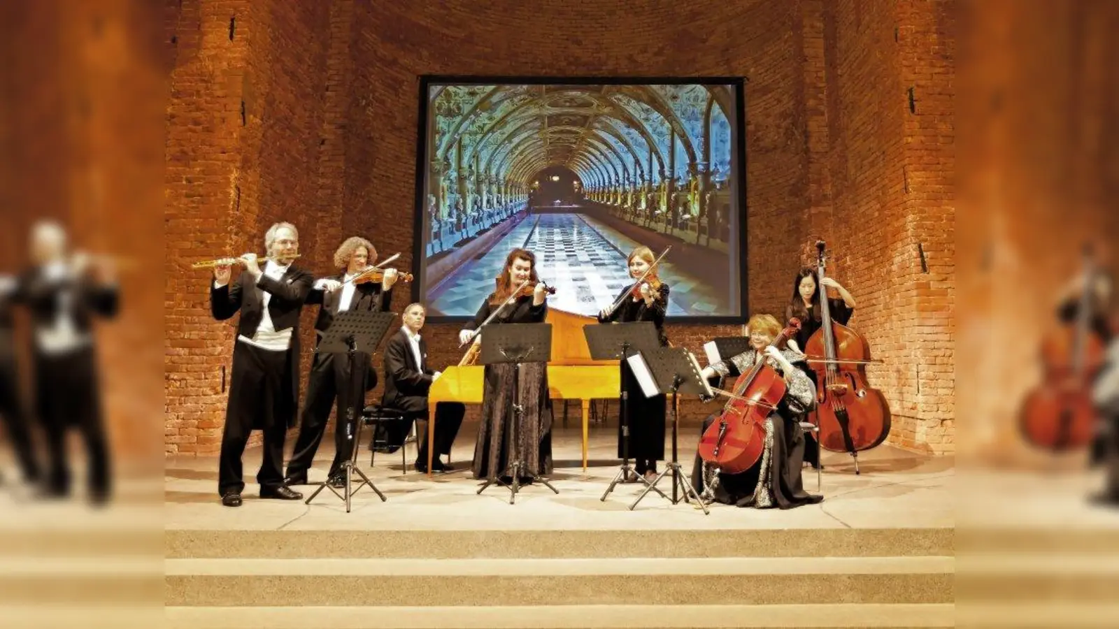 Die Residenzsolisten spielen beliebte und bekannte Werke großer Komponisten, Bildprojektionen stellen den entsprechenden zeitlichen Kontext her. (Foto: Bavaria Klassik)