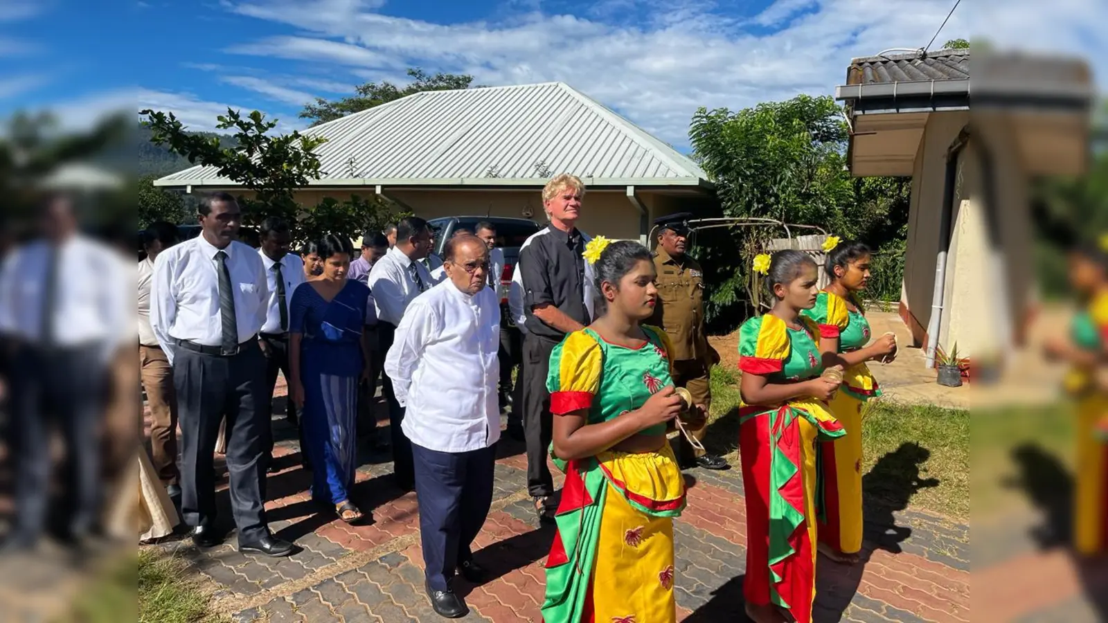 An der Eröffnung des babyhome nahm u. a. auch A.J.M. Muzzammil, der Gouverneur der Provinz Uva teil, vergleichbar mit dem Ministerpräsidenten eines Bundeslandes in Deutschland. Azurkind hat die Arbeit maßgeblich unterstützt. (Foto: Azurkind)