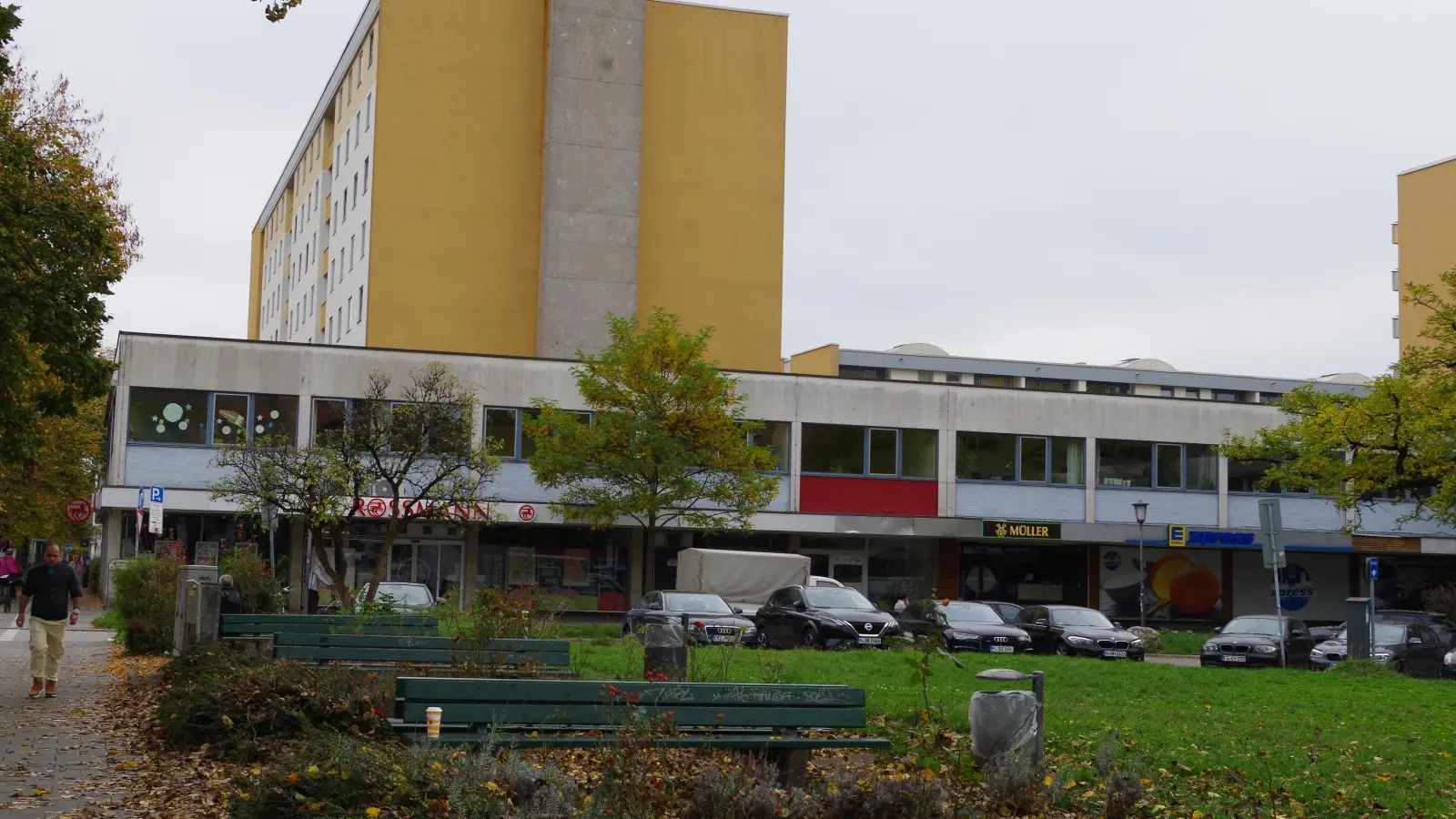 Das Einkaufszentrum am Leonrodplatz soll abgebrochen werden und einem Neubau weichen. (Foto: Beatrix Köber)