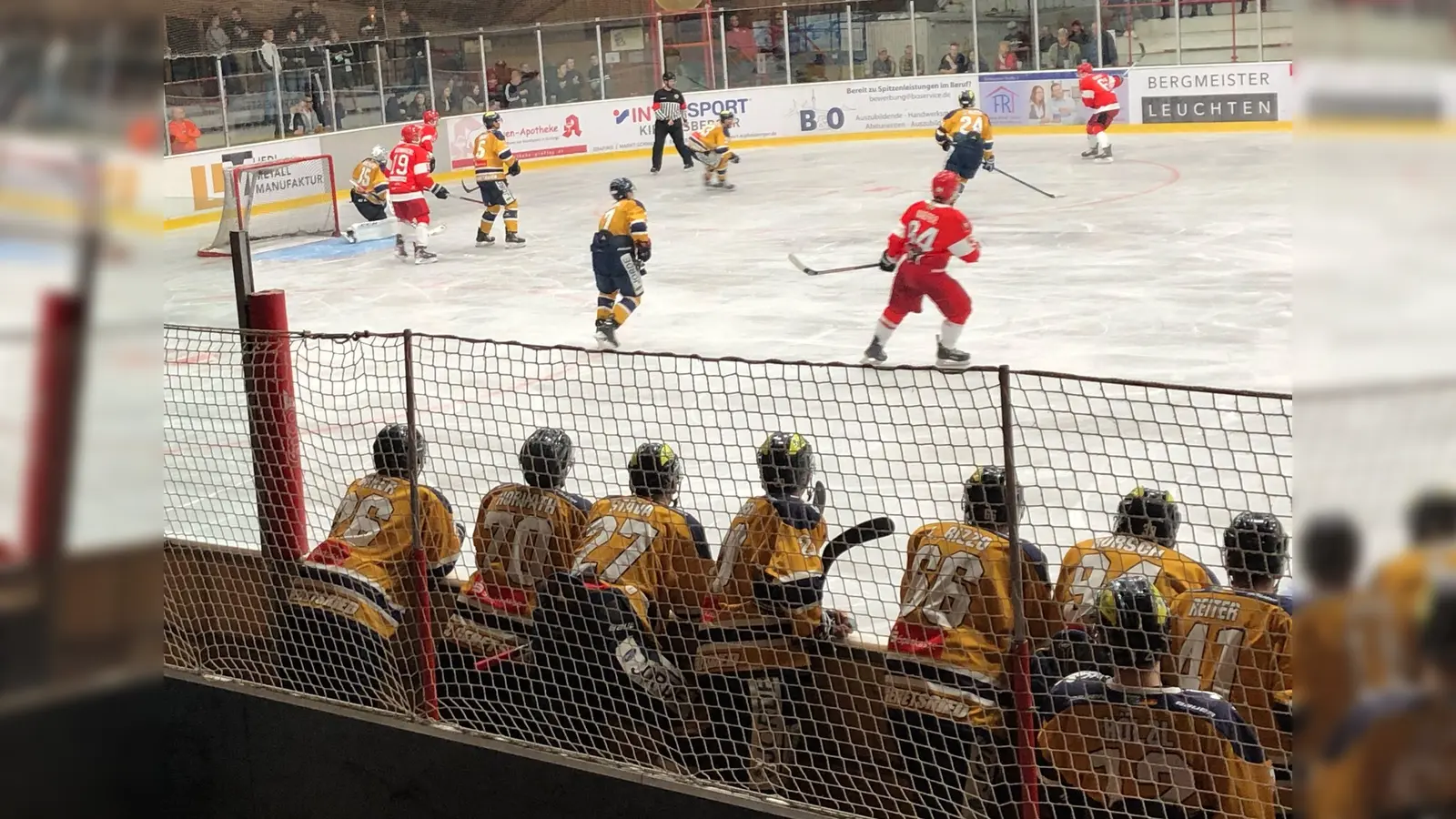 Spielszene vom Testspiel-Auftakt des EHC Klostersee am vergangenen Freitag gegen die Geretsried River Rats, der mit 4:3 gewonnen worden ist. (Foto: smg )