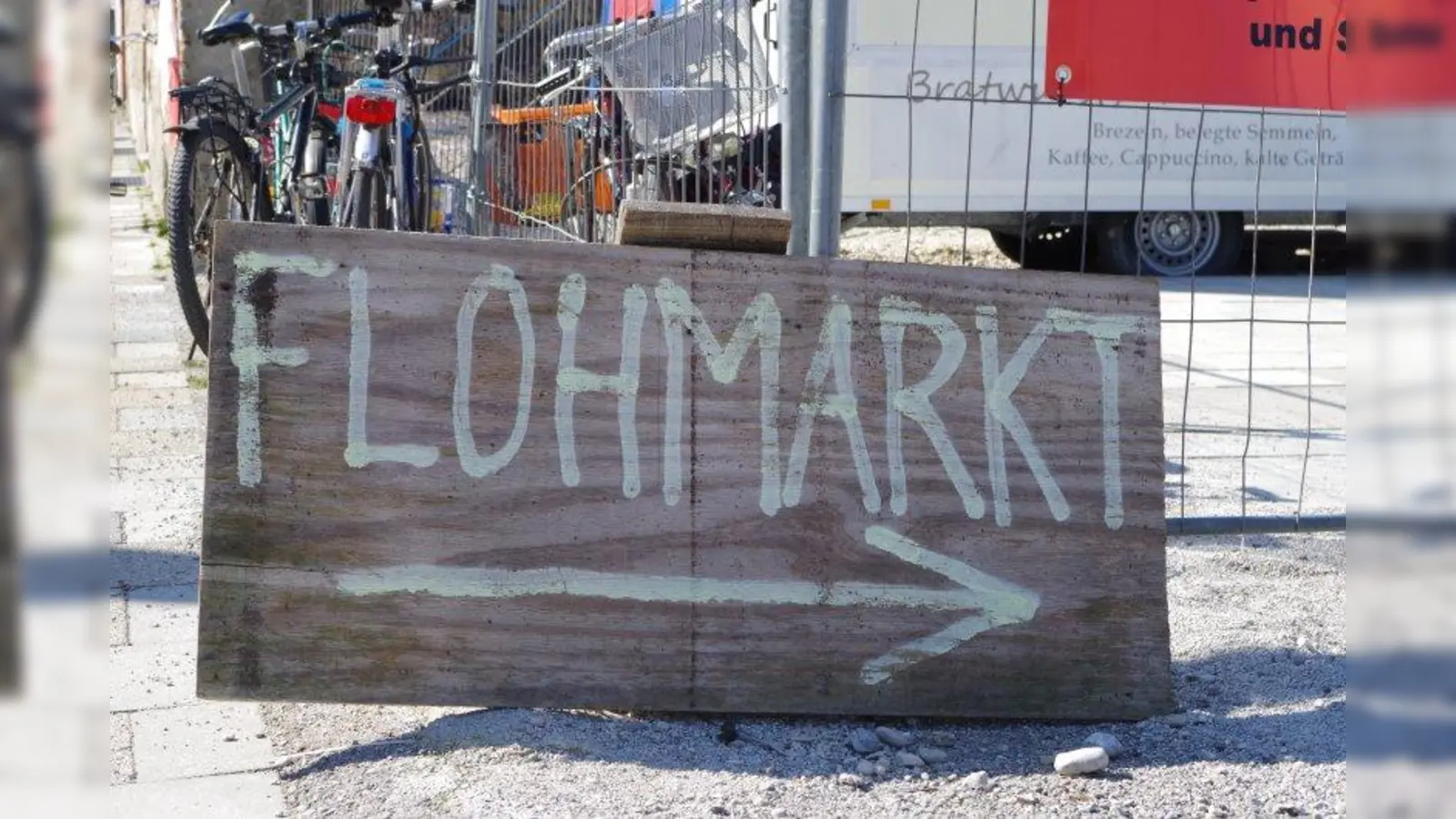 Der Ortsverband Neuried von Bündnis 90/Die Grünen veranstaltet unter dem Motto „Ortsmitte mal anders” einen Aktionstag. Von 19 Uhr bis 23 Uhr kann beim Nachtflohmarkt gestöbert werden. (Foto: kö)