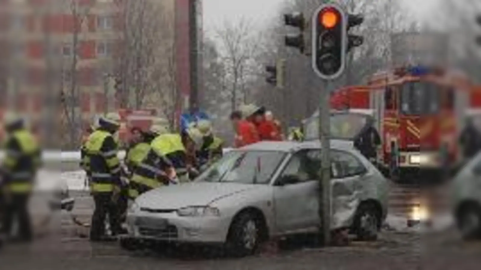 Sieht dramatisch aus, die Fahrerin wurde aber gottseidank nur leichtverletzt. 	 (Foto: Feuerwehr)