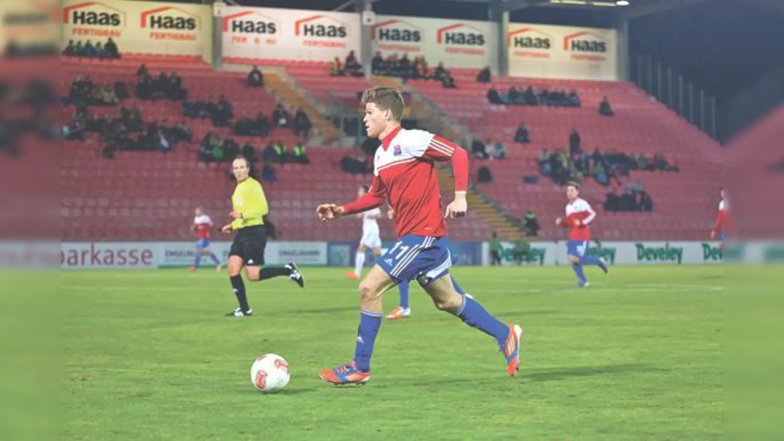 Florian Niederlechner hat gegen den Chemnitzer FC seine Klasse und seine Treffsicherheit als Stürmer konsequent ausgespielt.	 (Foto: Daniel Glasl)