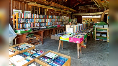 Auf dem Fohmarkt gibt es nicht nur Bücher, sondern auch CD&#39;s, Schallplatten und DVD&#39;s. (Foto: Gemeindebücherei Seeshaupt)