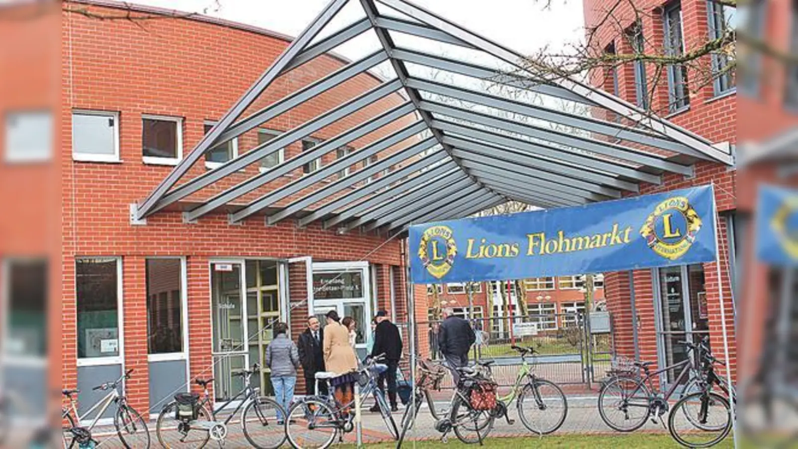 Eingang zum Floh- und Büchermarkt im SBZ. 	 (Foto: VA)