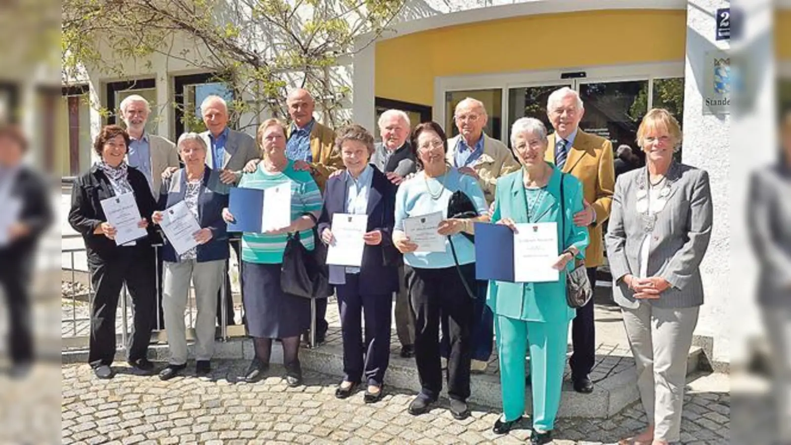 Irmgard und Anton Rüttinger, Elisabeth und Peter Bender, Theresia und Heinz Staltmayr (alle 50. Hochzeitstag), Anna und Franz Schwarz, Gisela und Klaus Fetzer (jeweils 55. Hochzeitstag), Rosmarie und Heinz Seifert (50. Hochzeitstag) (v. l.)  (F: Schunk)