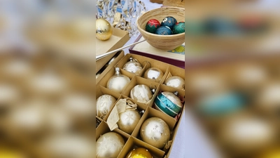 Auf dem Flohmarkt in der Hachinga Halle findet man alte und neue Schätze. (Foto: hw)