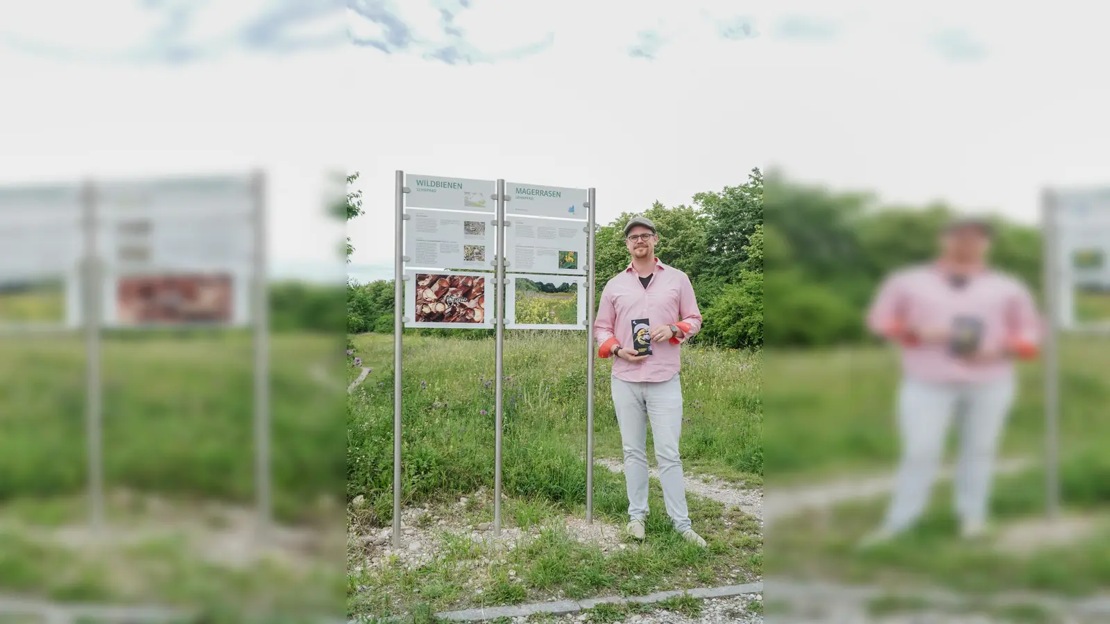 Umweltreferenten der Gemeinde Haar, Andreas Nemetz präsentiert den Lehrpfad an dem Gronsdorfer Stelen-Standort. (Foto: Gemeinde Haar)