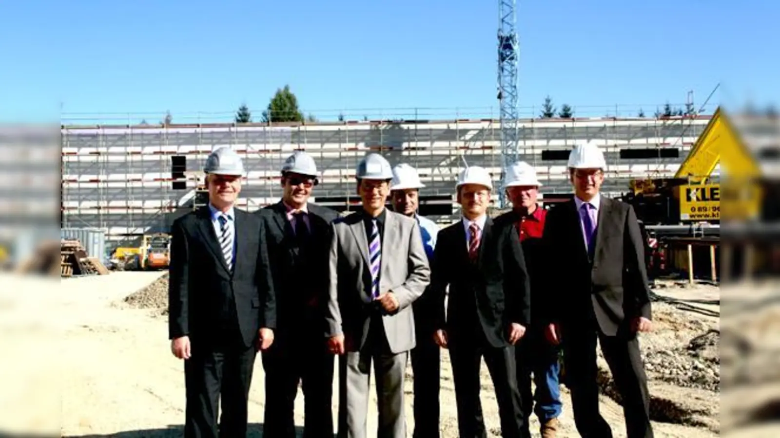 Freuen sich über den Startschuss (v. l.) Bürgermeister Jan Neusiedl, Leiter der Qualitätssicherung Stefan Seitz, Geschäftsführer der EWG Stefan Rothörl, Herbert Achilles, Mario Seiler, Peter Klessinger und Ingo Münch.	 (Foto: hol)