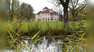 Lustheim, das ist mehr als nur das Schloss. Die Bewohner des Ortes feiern am Dienstag Fasching. (Foto: Daniel Mielcarek)