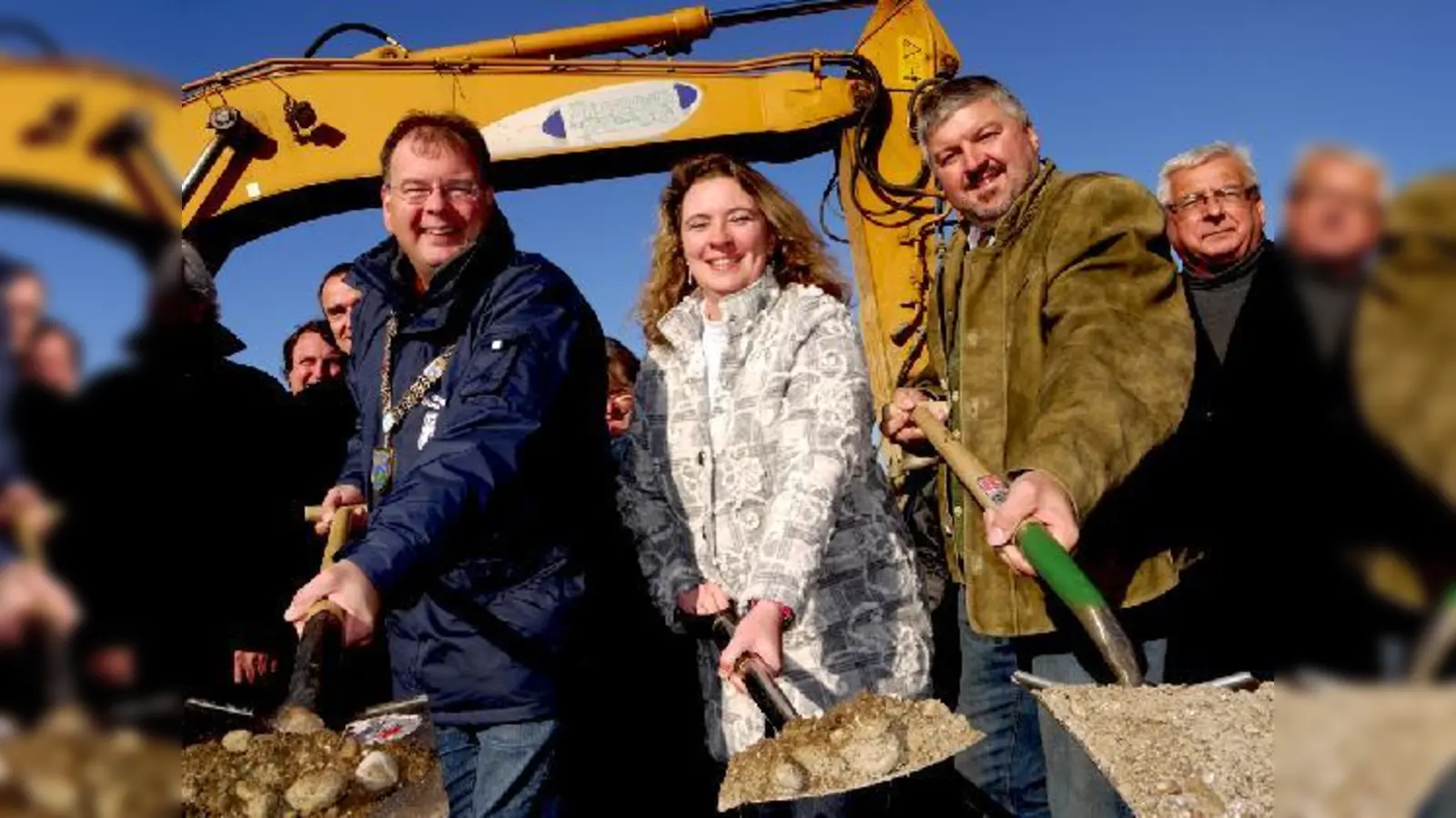 Erster Spatenstich: (v. l.) Bürgermeister Wolfgang Panzer, MdL Kerstin Schreyer-Stäblein und Hauptamtsleiter Thomas Portenlänger.	 (Foto: Kohnke)
