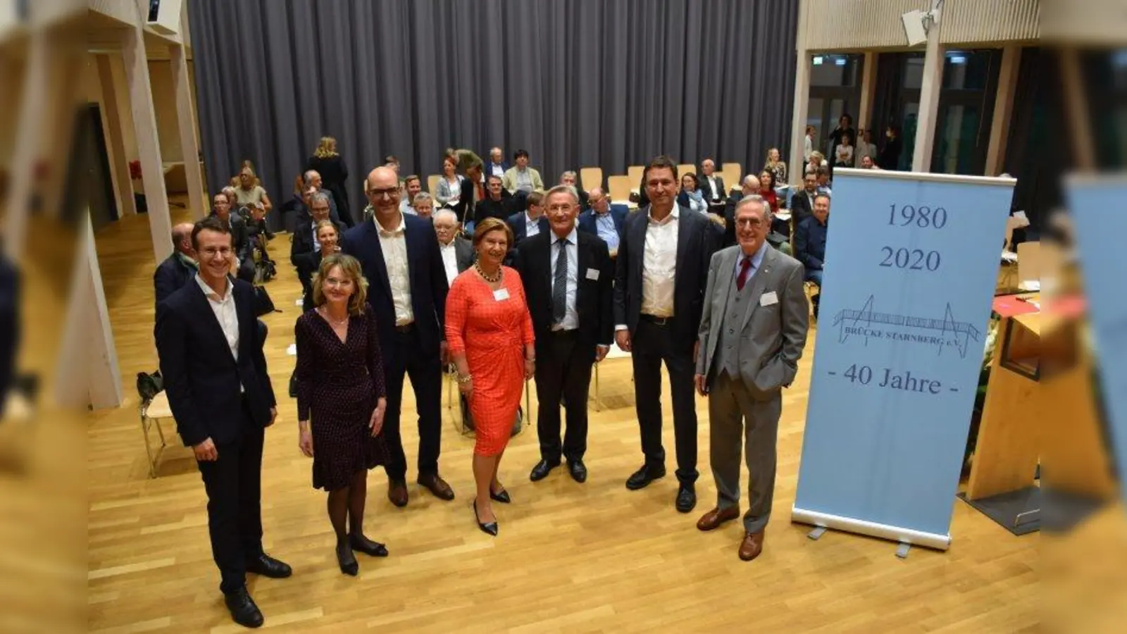 Bei der Feierstunde: Stefan Frey (von links), Monika Andreß, Michael Kießling, die Brücke-Stellvertreter Eva-Maria Klinger und August Mehr, Georg Eisenreich und Brücke-Vorsitzende Gerd Weger. (Foto: Hauck)