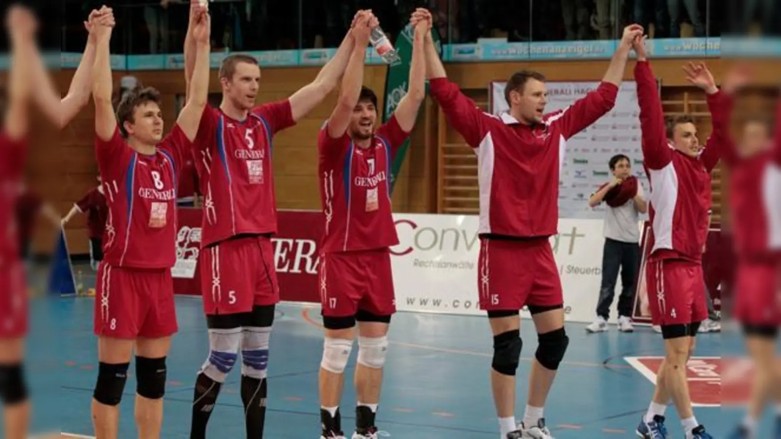Freuten sich über ihren Sieg und den Einzug ins Pokalfinale: Die Spieler von Generali Haching.  (Foto: Claus Grießhammer)