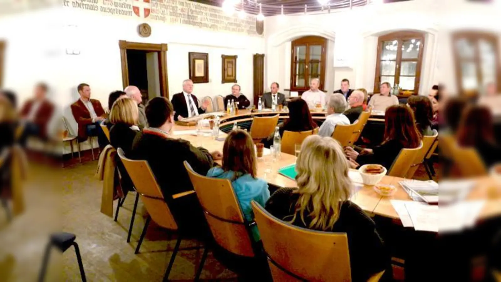 Vergangene Woche hat Rathauschef Brilmayer frisch gebackene Ebersberger in der Stadt willkommen geheißen. 	 (Foto: Stadt)