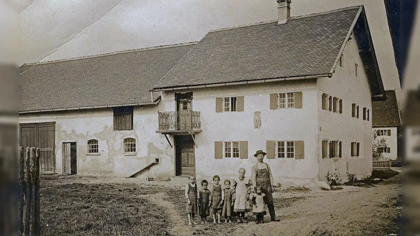 „Beim Sedlmoar” ist der Name des Hauses Nr. 7. Das Foto stammt aus dem Jahr 1912. (Foto: Förderverein für Heimatpflege)