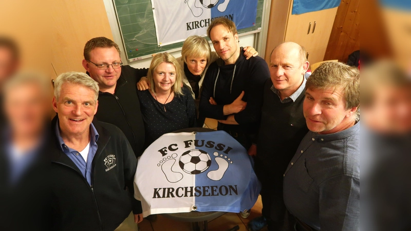 Die neue, alte Vorstandschaft (v. l.): Andi Gögelein, Christian Eringer, Kassier Claudia Engelberger,  Gabi Stengert, Michael König, Rudi Kohl und Werner Hillen. (Foto: FC Fussi)