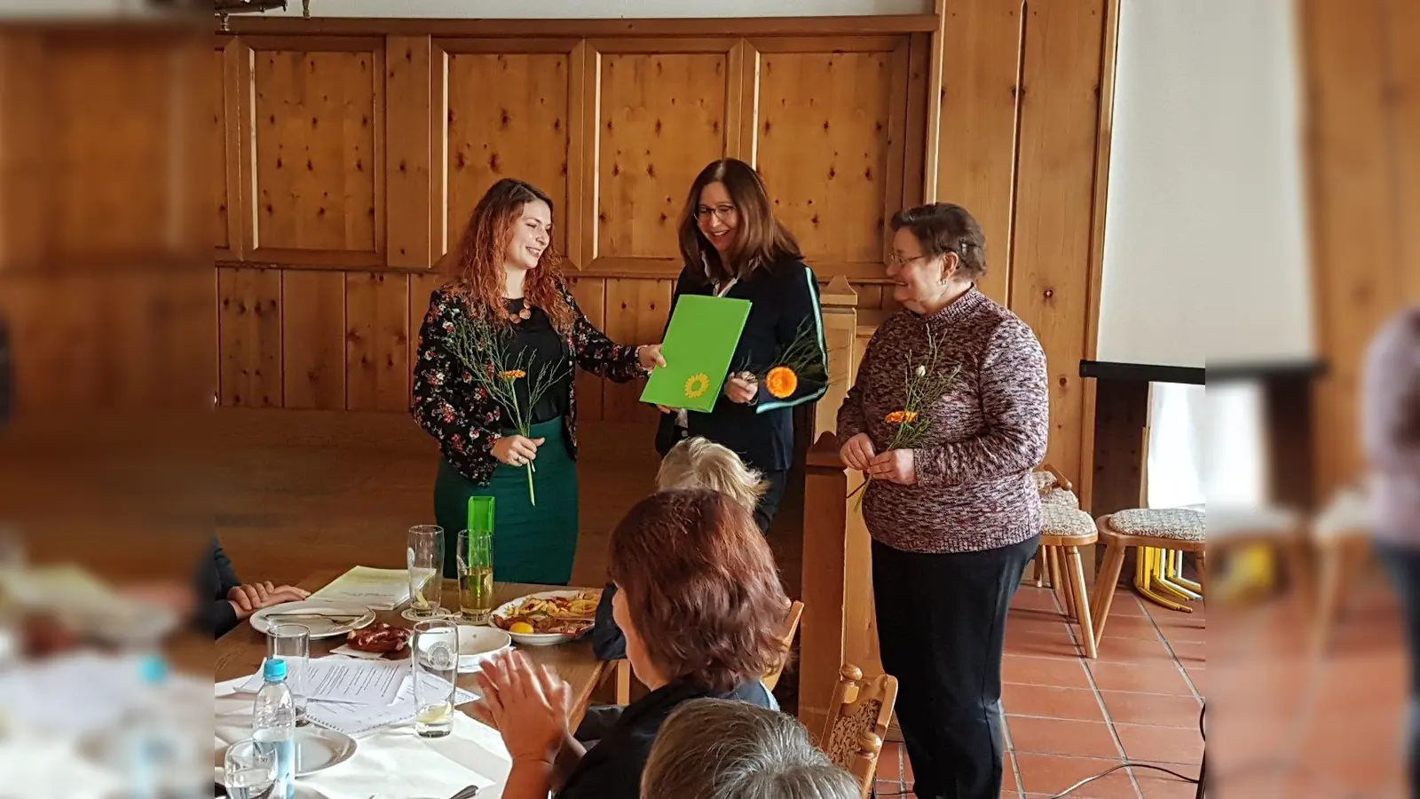 Ein beispielhaftes Engagement: In seiner Laudatio verwies Alfred Ballauf auf die vielzähligen Projekte, die das Bürgerforum in Fürholzen ehrenamtlich umgesetzt hat, wie z.B. Sitzbänke, einen Spazierweg und diverse Dorfverschönerungen. (Foto: privat)