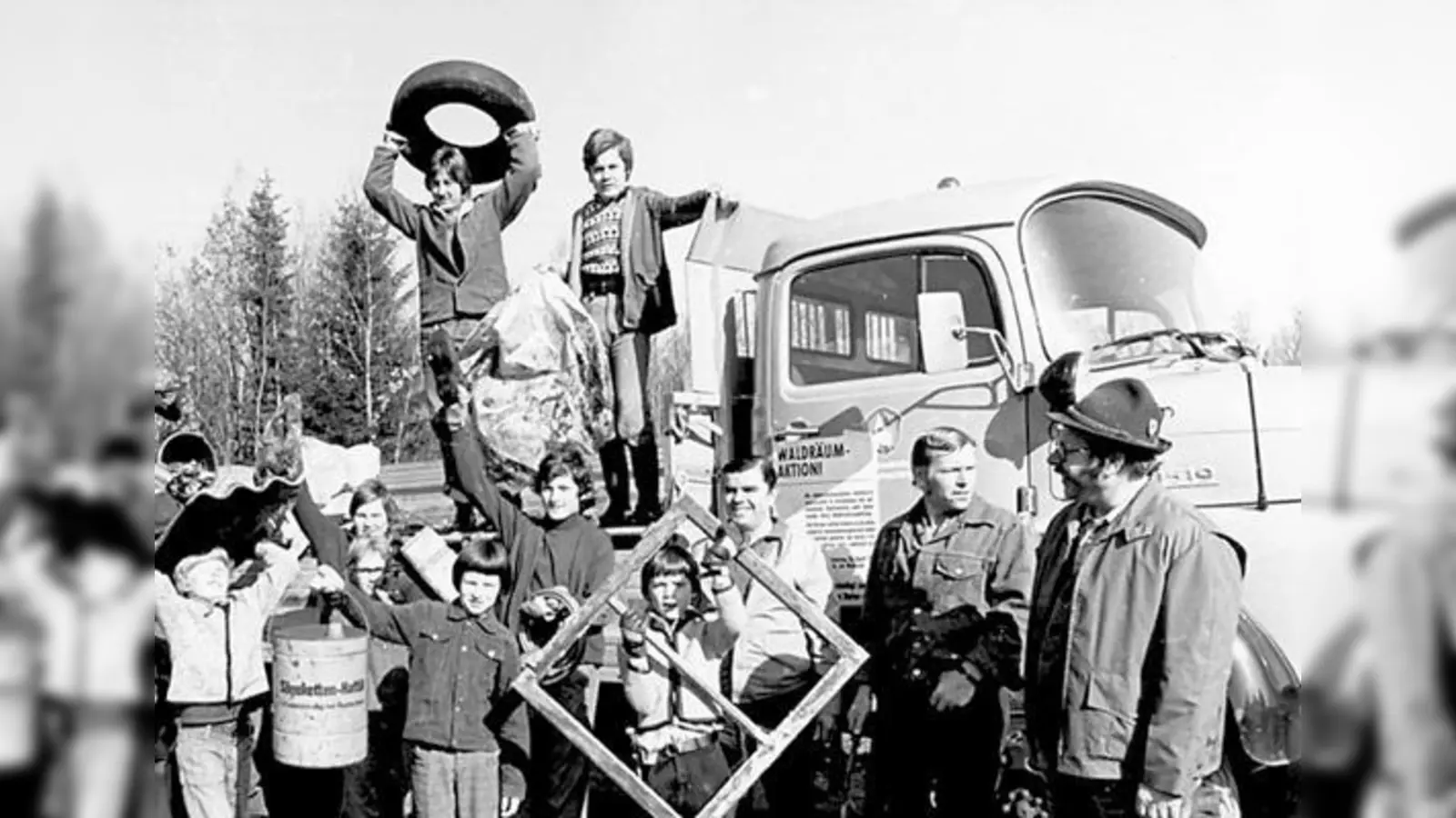 Das gesellschaftliche Leben in Oberhaching spielte eine große Rolle, hier eine Waldräumaktion im Jahr 1976 des DAV.  (Foto: Gemeindearchiv)