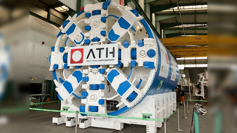 Mit diesem Bohrkopf wird die 2. Stammstrecke durchs Erdreich gebohrt. Die ganze „Bohrmaschine” ist 178 Meter lang. (Foto: S. Meyer / DB Infra GO)