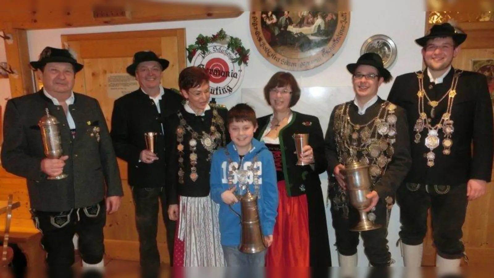 Die Gewinner (von links): Andreas Steet, Poldi Simon, Angelika Simon, Daniel Probst, Traudl Gschwendtner, Martin Steet und Matthias Cischeck. (Foto: Germania Gauting)