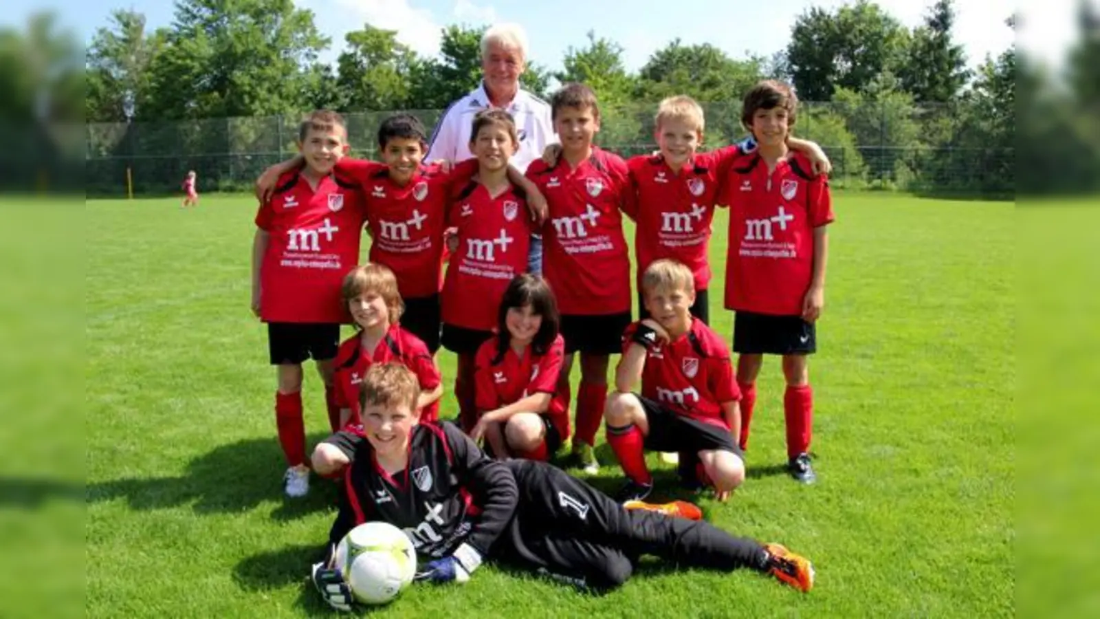 Die E 3 freute sich beim Spiel gegen Altomünster über ihren 6:3-Sieg.	 (Foto: VA)