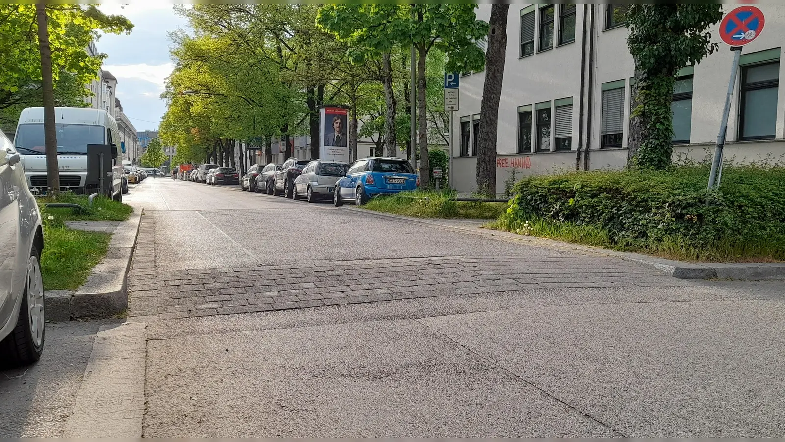 Bodenschwellen wie diese in der Gollierstraße, auch „sleeping policemen“ genannt, wird die Stadt aus Sicherheitsgründen nicht mehr umsetzen. (Foto: kö)