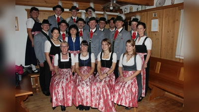 Die neue Vorstandschaft. Seit der Gründung im Jahr 1922 ist der Verein ständig gewachsen und hat derzeit einen Mitgliederstand von 423 Mitgliedern.  (Foto: Barbara Lang)