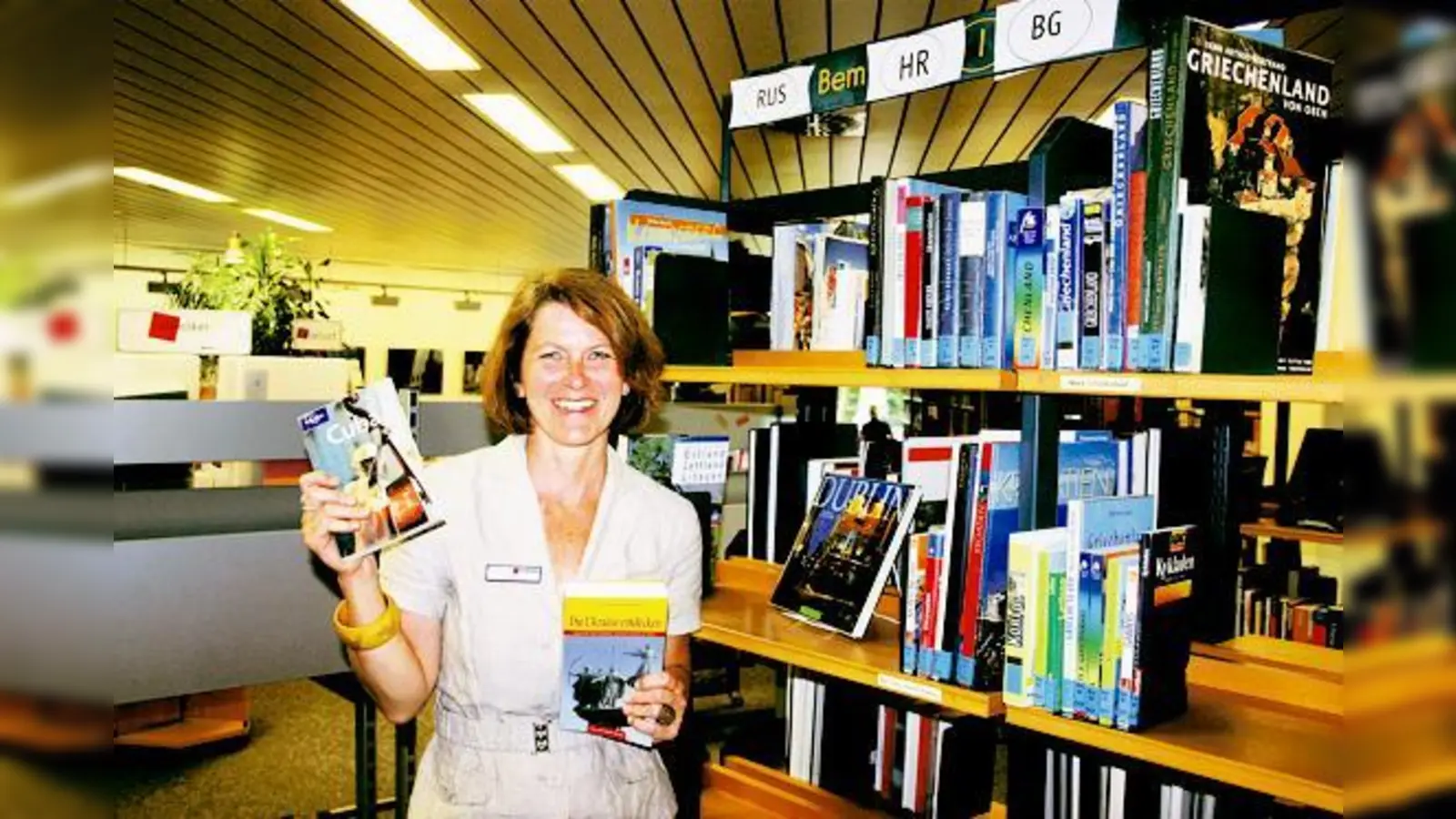 Von Kuba bis in die Ukraine: Bibliotheksleiterin Viola Miltner verspricht den Bogenhausern einen »heißen Herbst« mit Veranstaltungen rund um Mittelamerika und Osteuropa.	 (Foto: ks)